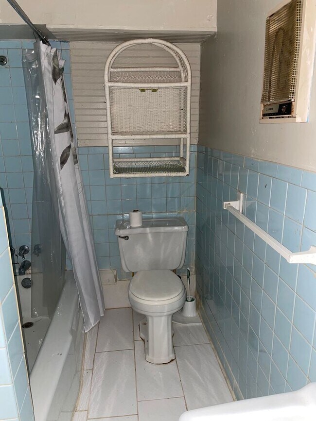 Building Photo - 1380