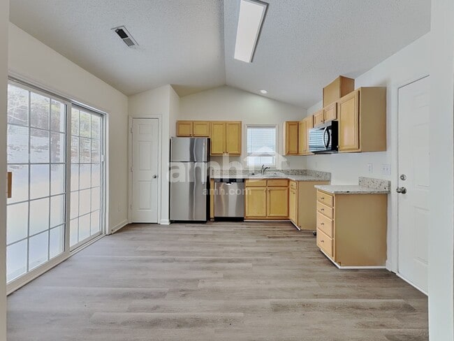 Building Photo - 201 Charlotte Ct