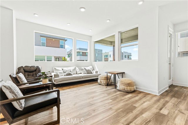 Building Photo - 609 S Lyon St