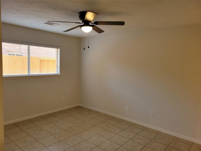 Building Photo - 22511 Market Square Ln