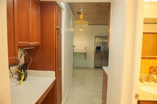 Building Photo - 904 Brookside Dr