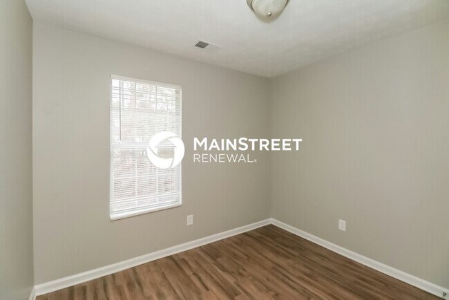 Building Photo - 3 Bedroom Pet-Friendly Home in Jonesboro, GA with Main Street Renewal
