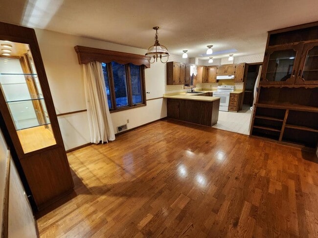 Building Photo - 2318 E Boulevard Ave