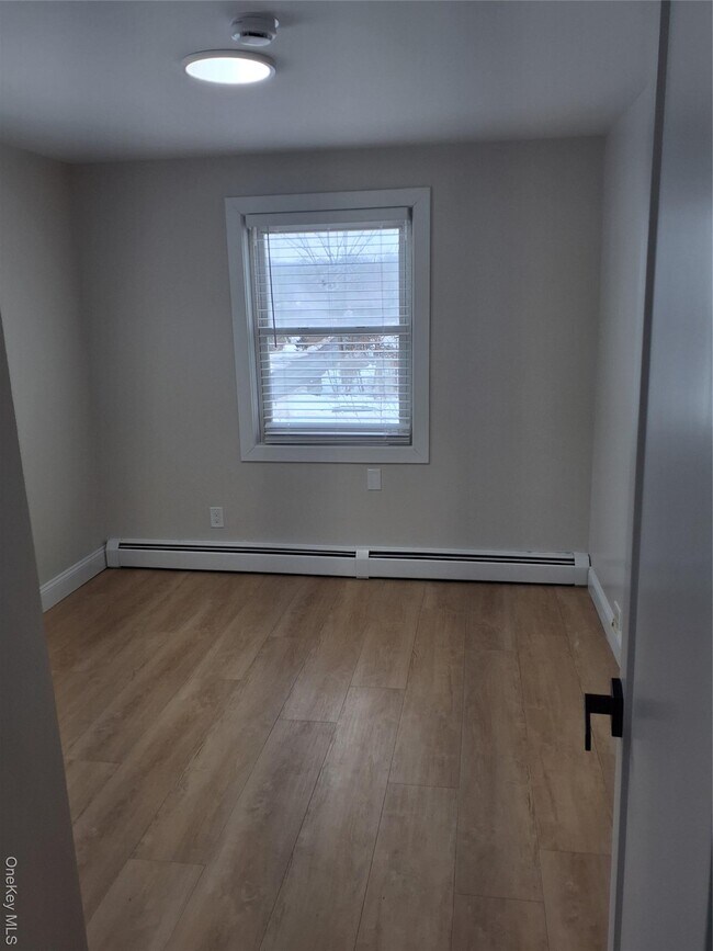 Building Photo - 37 Center Hill Rd