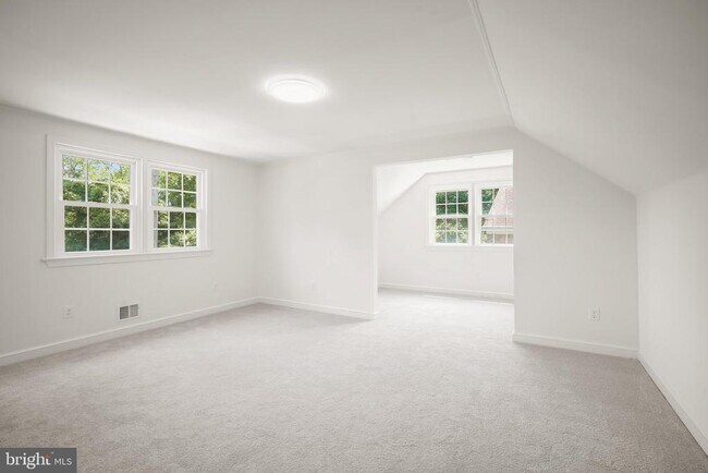 Building Photo - 7109 Radnor Rd