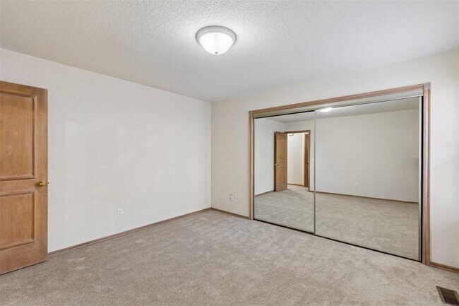 Building Photo - 2725 Blue Quail Pass