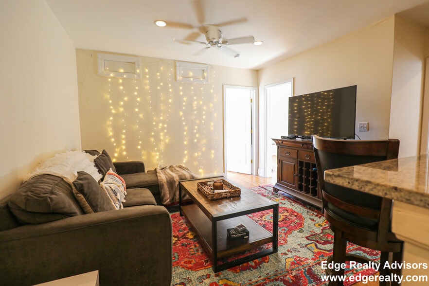 Building Photo - 66 Egmont St