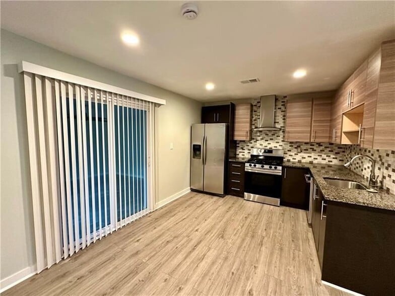 Building Photo - 1258 Creekside Ct