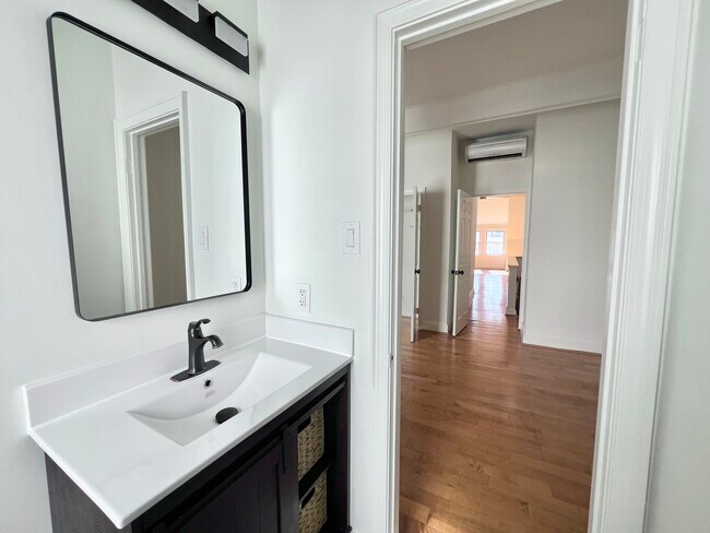 Building Photo - 1413 Hopkins St NW