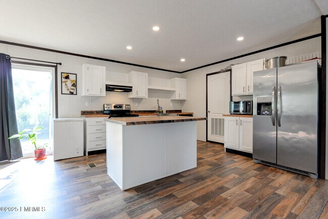 Building Photo - 9139 Gum Log Rd