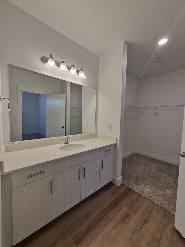 Building Photo - 693 S 4500 S