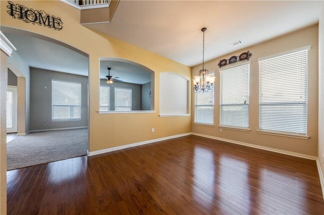 Building Photo - 2005 Santa barbara Ct