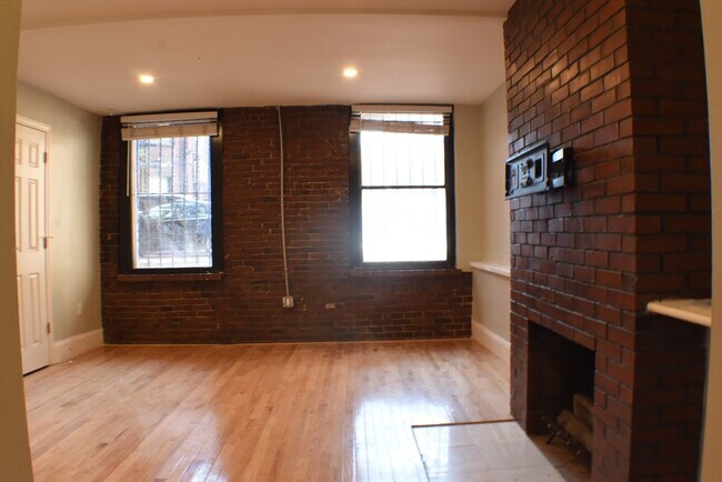 Building Photo - 31 Fairfield St