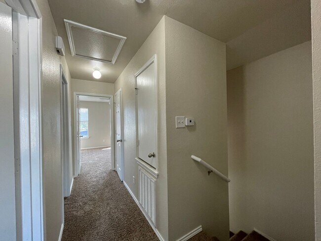 Building Photo - Townhome for rent