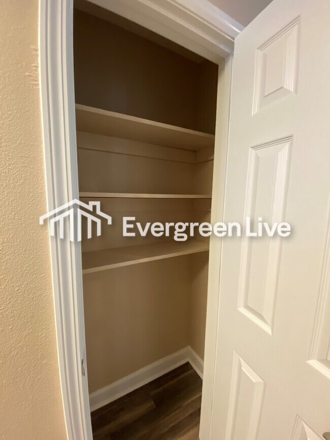 Building Photo - 65 Assana Ct