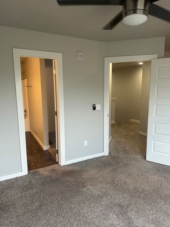 Building Photo - 3 Bedroom Townhome with ALL APPLIANCES at a great price!!