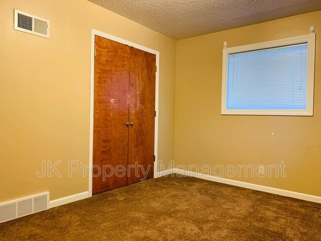 Building Photo - 4613 5th Ave S