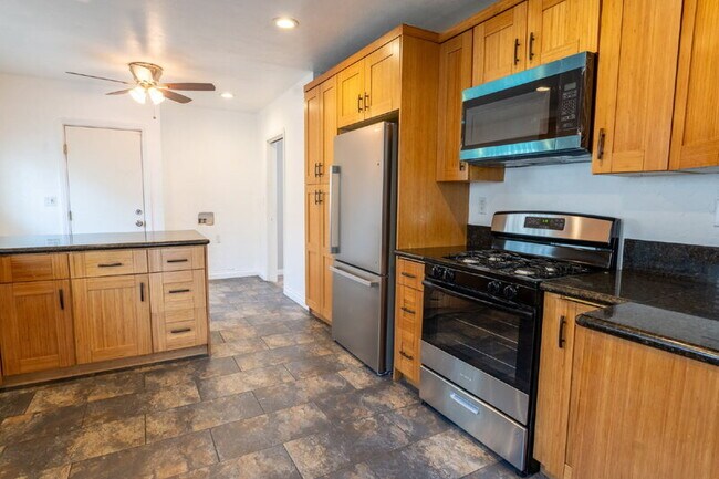 Building Photo - 6765 Lemon Ave