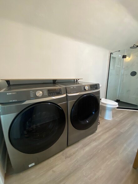 Building Photo - 224 W Shannon Ave