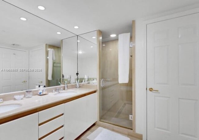 Building Photo - 1643 Brickell Ave