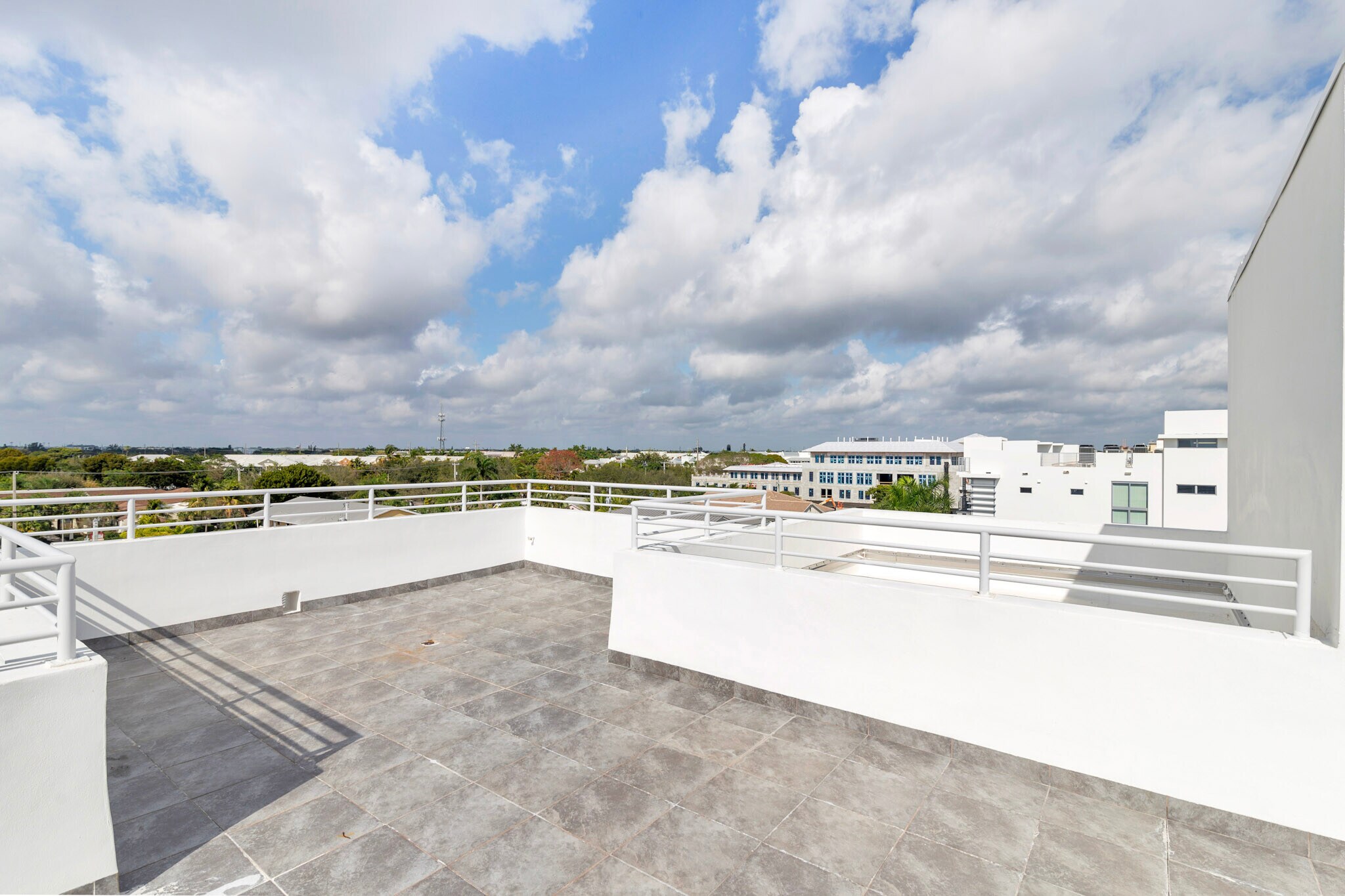 Building Photo - 111 SE 2nd St