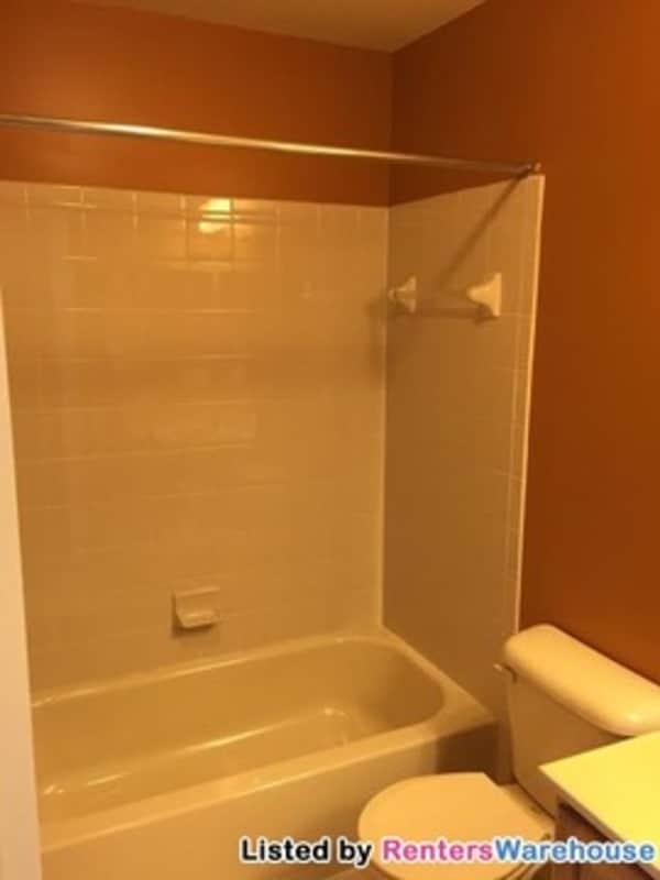 Building Photo - 402 Callander Way