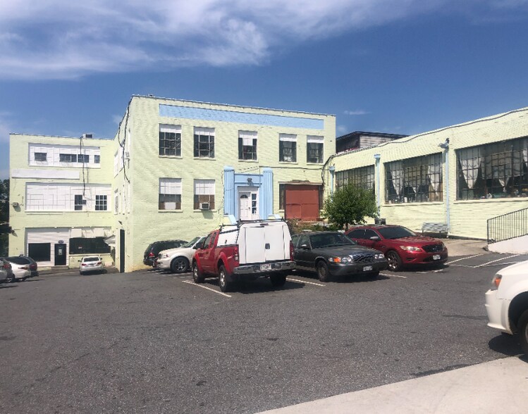 Building Photo - 1415 Kemper St