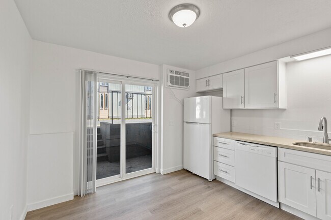 Building Photo - Greenwood Apartments