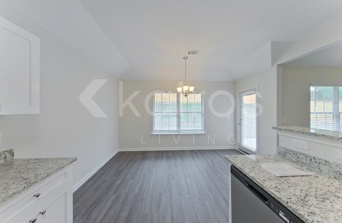 Building Photo - 755 Park Ln