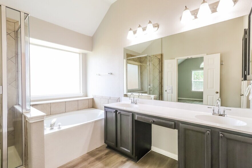 Building Photo - 1021 Mesquite Hollow Pl