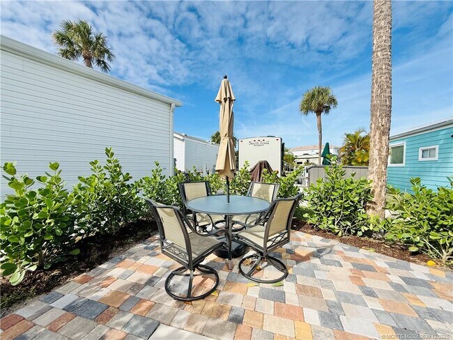 Building Photo - 10725 S Ocean Dr