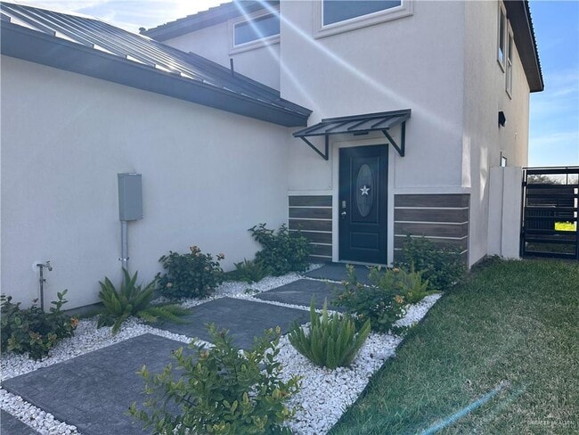 Building Photo - 25 S Kerala Ave