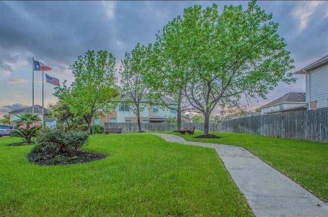 Building Photo - 15903 Timber Chase Dr