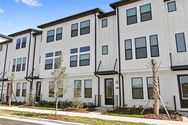 Building Photo - 15363 Hamlin Pk Dr