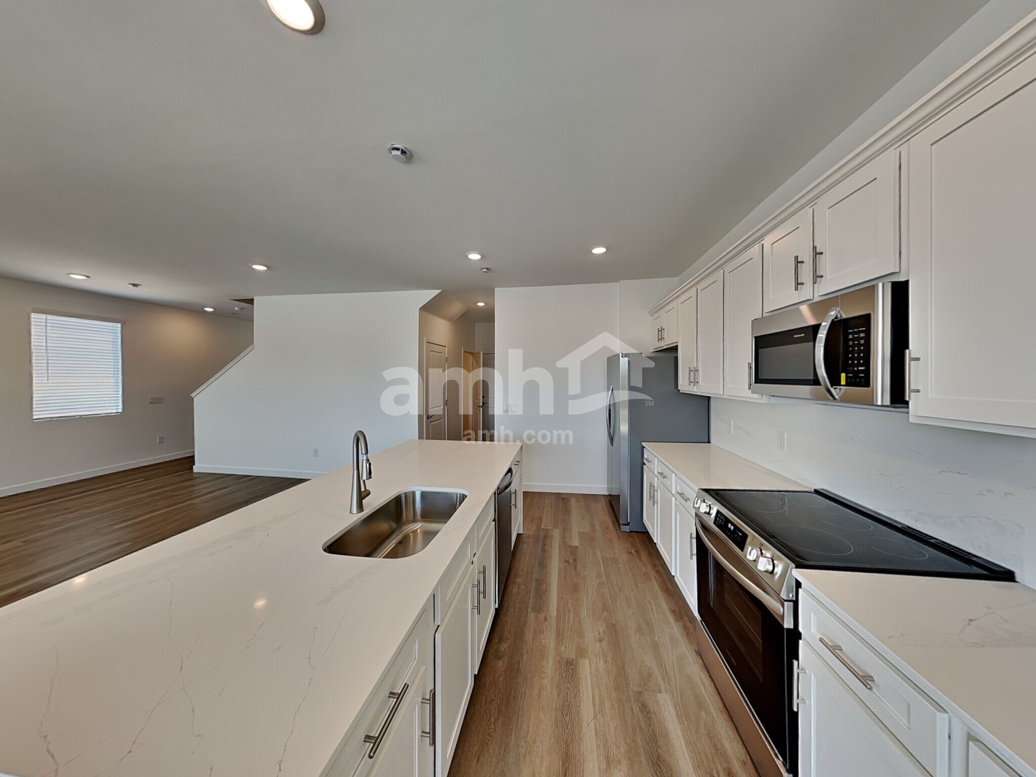 Building Photo - 9665 N Avenida Lucena