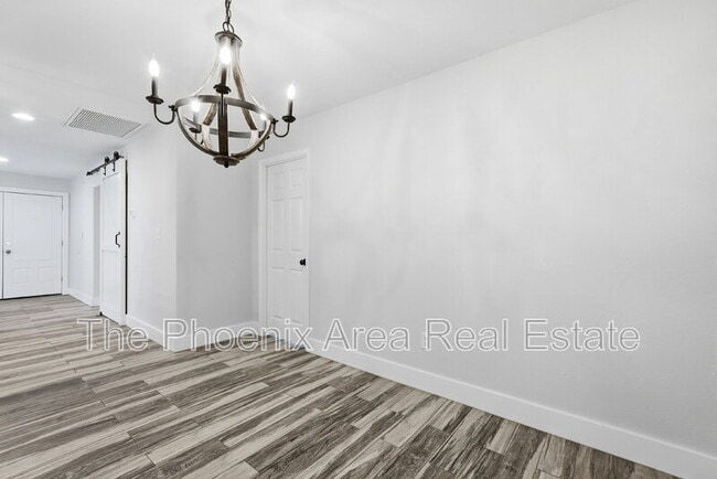Building Photo - 447 E Carson Dr