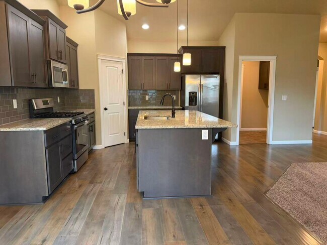 Building Photo - 3217 Gwen Ct SE