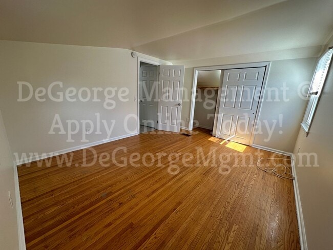 Building Photo - Gorgeous Spacious 4 Bedroom 1.5 Bath Singl...