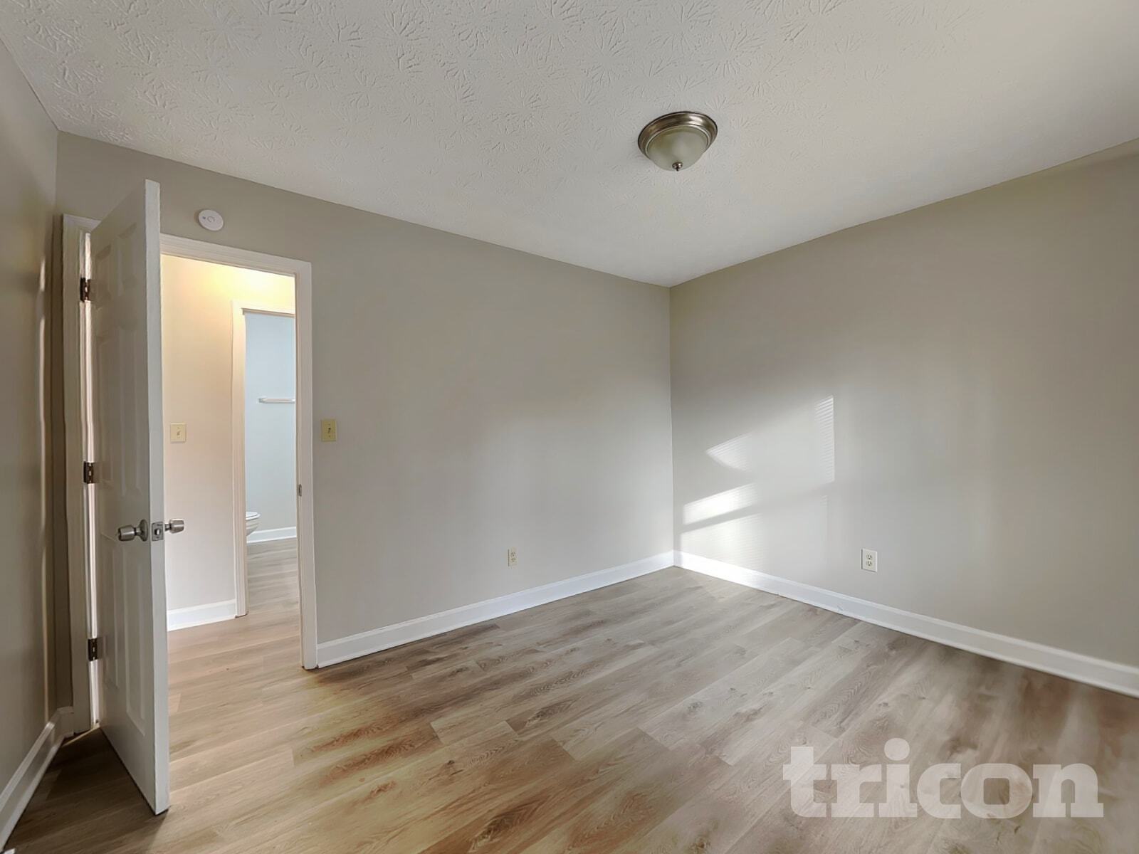 Building Photo - 605 Lake Dr SW