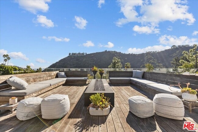 Building Photo - 1650 Clear View Dr