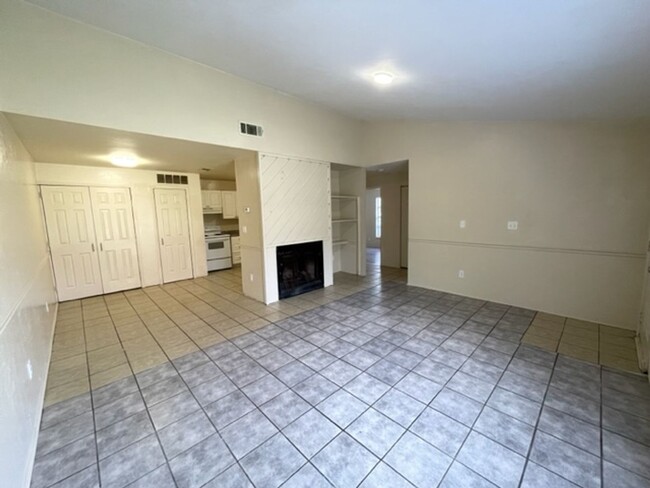 Primary Photo - Pineridge - Beautiful 2 Bedroom, 1 Bathroo...