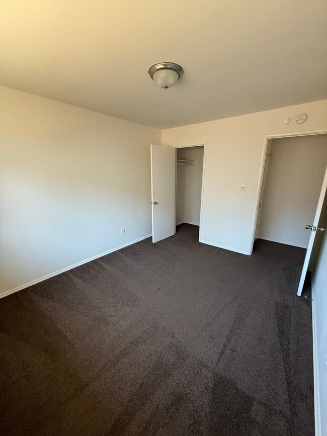 Building Photo - 3 Bedroom 2 Bathroom House for Rent
