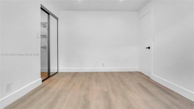 Building Photo - 2 bedroom in Hallandale FL 33009