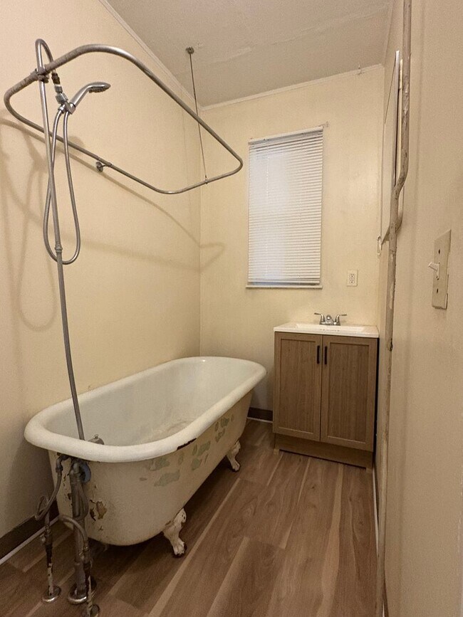 Building Photo - 36 Walnut St