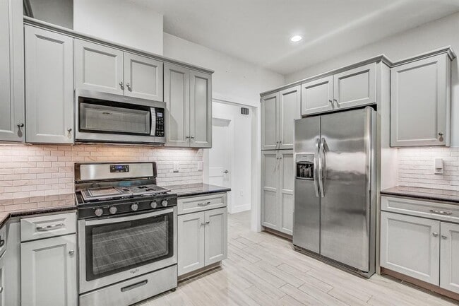 Building Photo - 109 Les Ln