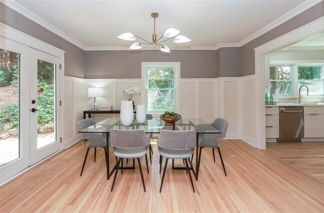 Building Photo - 2908 N Hills Dr NE