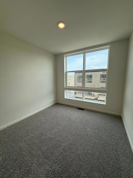 Building Photo - 347 Summit Cir