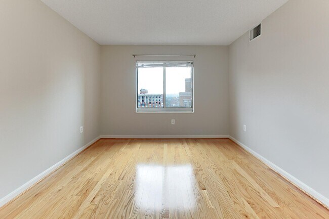 Building Photo - 2181 Jamieson Ave