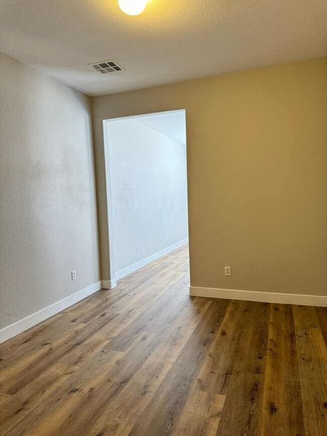 Building Photo - 4908 Sparkling Sky Ave