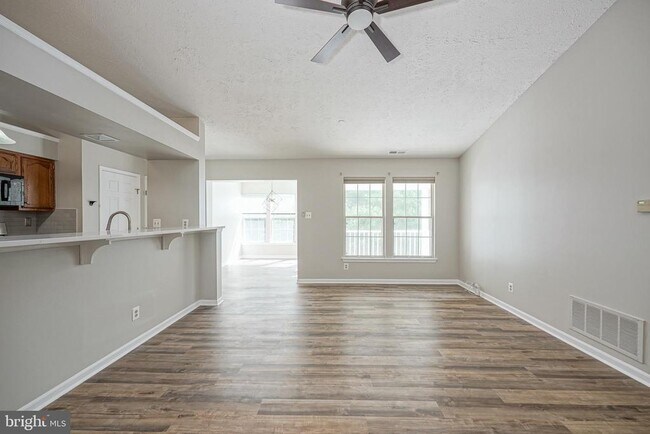 Building Photo - 95 Eldon Way